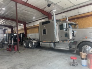 Generic mobile truck service photograph